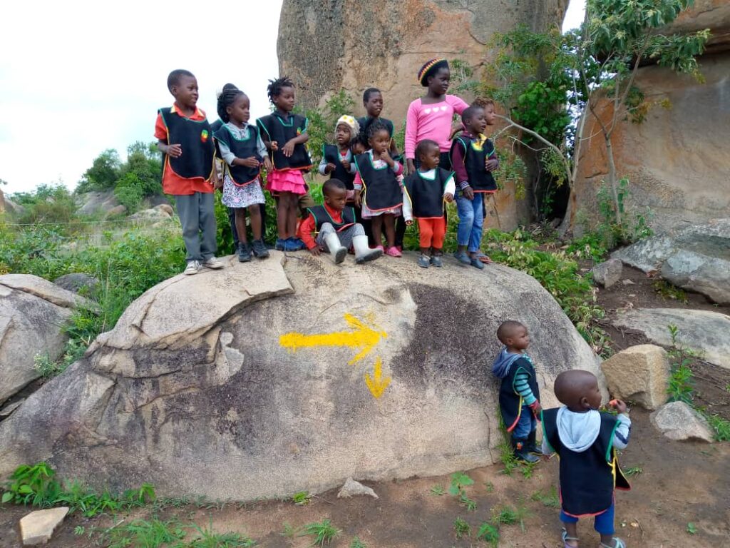 Kinder-Gruppenfoto der Dangwe Vorschule